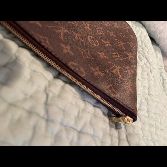 NWT Louis Vuitton Etui Voyage MM - Picture 3 of 10